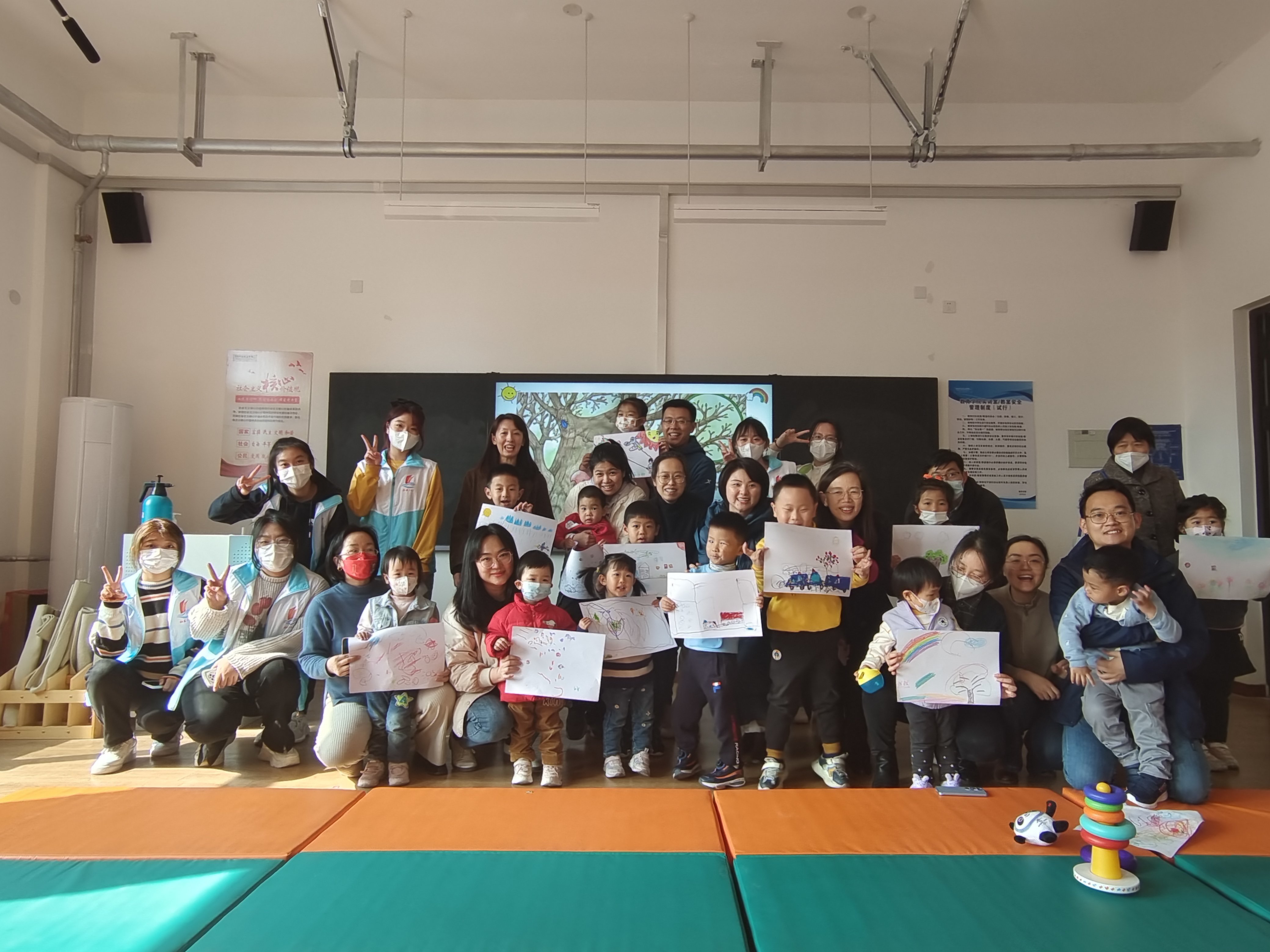 见证雷锋精神在这里延续——青岛职业技术学院志愿服务花开遍地红