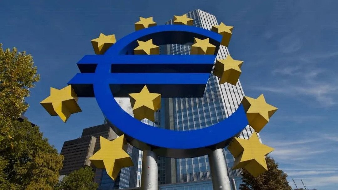 回顾欧洲主权债务危机，除了欧元区本身的制度缺陷之外，还有哪些原因？