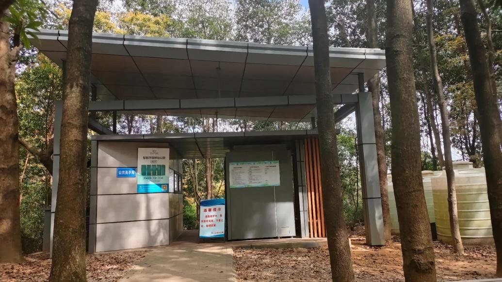 3座造价百万智能厕所沦为鸡肋：建山顶，蓄电不足常停运