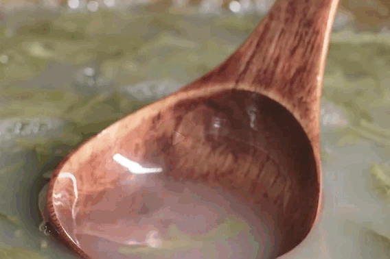 苦苣浆水，浆水中的王牌 。图 / 纪录片《风味原产地 · 甘肃》
