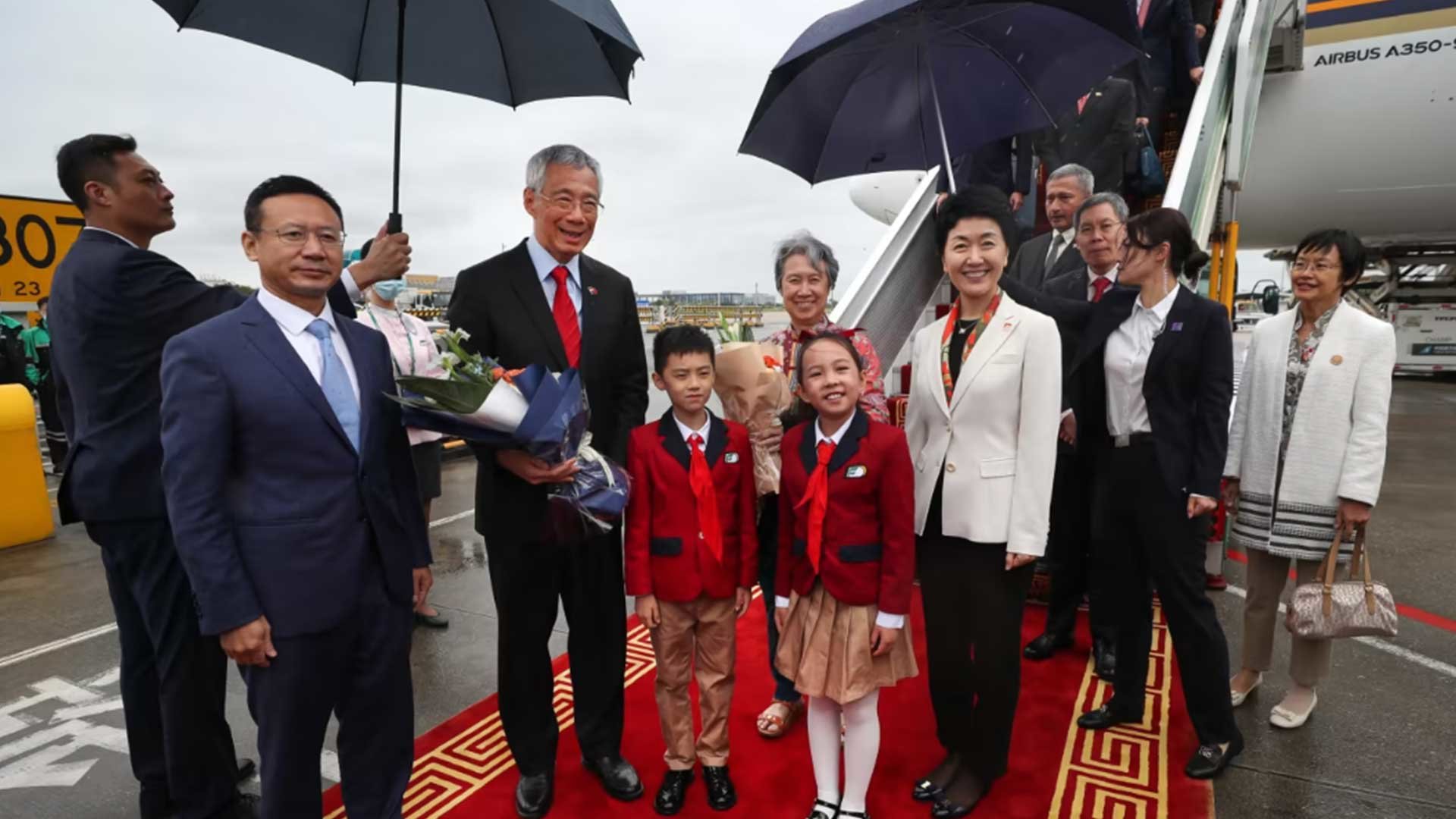 新加坡总理李显龙偕夫人抵达广州，开启六天中国行