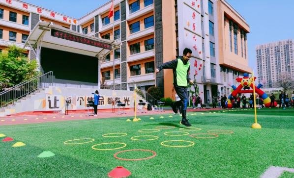 翻越障碍，勇往直前！