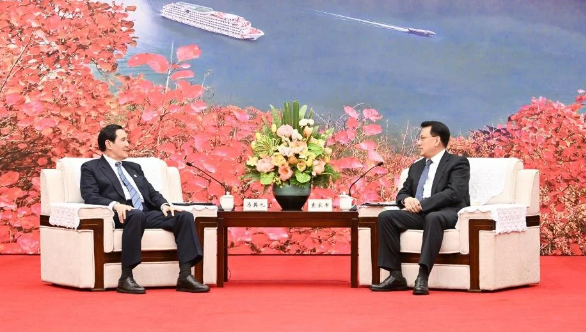 凤凰早报|重庆市委书记会见马英九；特朗普抵达纽约等待庭审