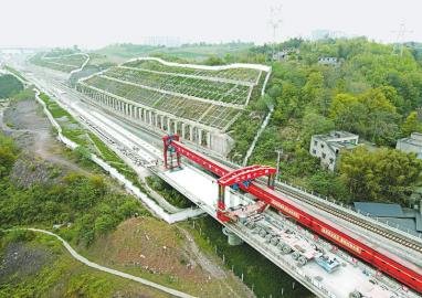 冯湾特大桥箱梁架设现场。 受访者供图