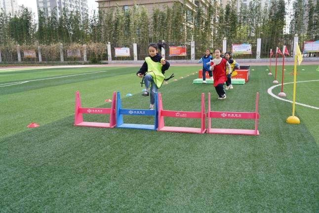 西安高新区：精彩校园激光跑 周末全民健身动起来