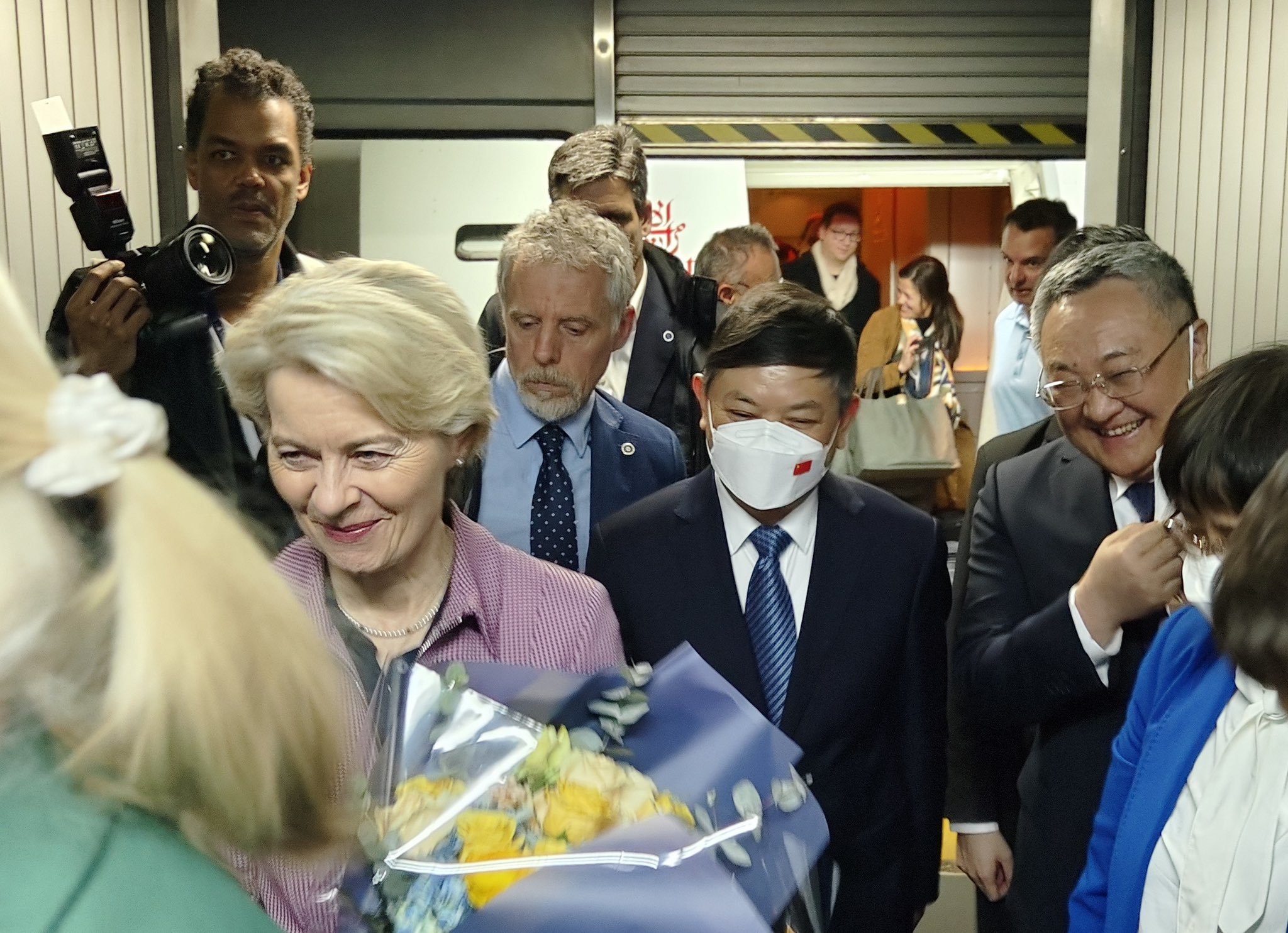 欧委会主席访华:如何处理欧中关系将影响欧盟的繁荣与安全_凤凰网