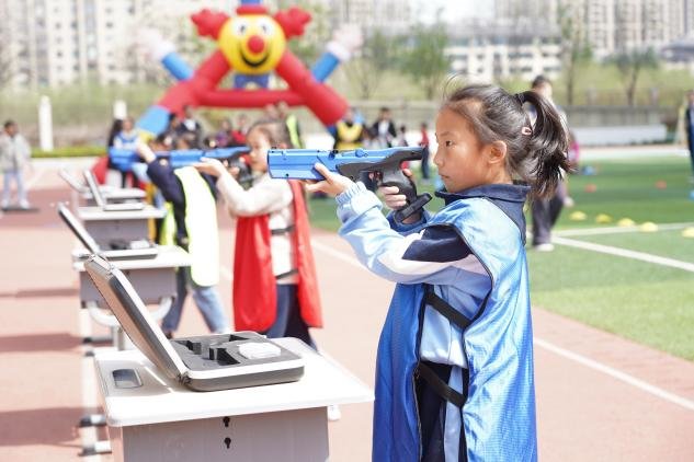 西安高新区：精彩校园激光跑 周末全民健身动起来