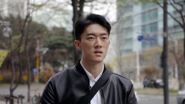韓國前總統孫子吸毒回國被捕，網友卻因長得帥追捧他：好性感，像香港明星