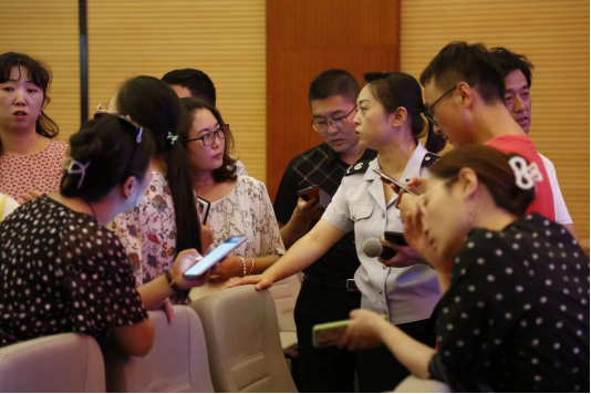 裴慧琳为企业财务人员解答“六税两费”减免政策适用疑难