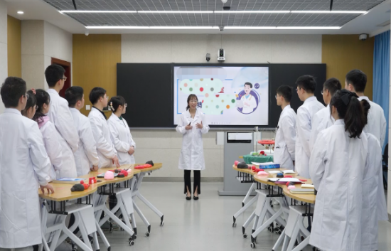 南昌大学二附院杨玲玲团队荣获江西省高校教师教学创新大赛特等奖