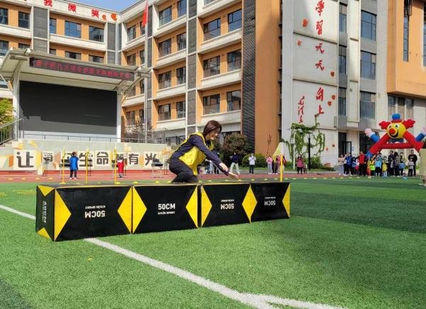 西安高新区：精彩校园激光跑 周末全民健身动起来