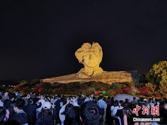 橘子洲景区。中新网记者 宋宇晟 摄