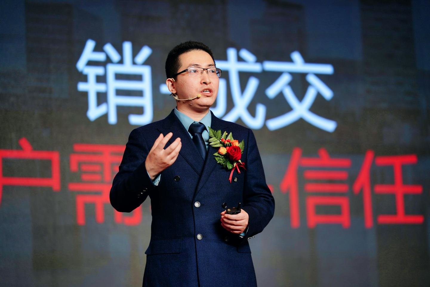 (新绍铝业营销总监张跃建分享斯慕的营销理念)