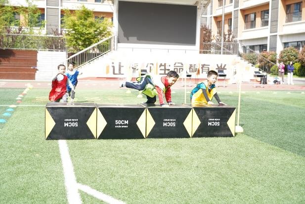 西安高新区：精彩校园激光跑 周末全民健身动起来