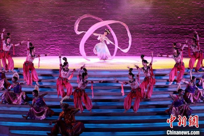 图为演出现场。　张远 摄