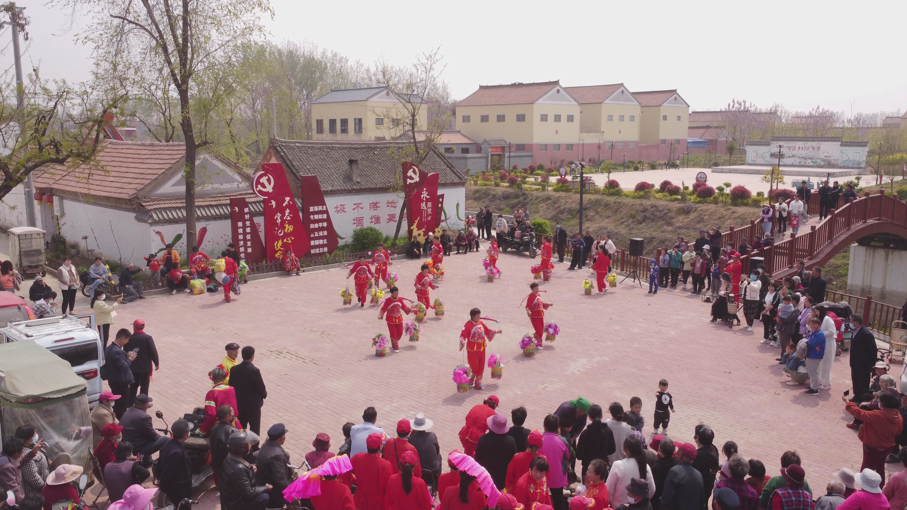 柘城县:农村文艺队“舞”出幸福新生活