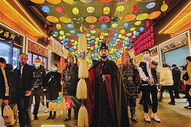 黄河食渡文化夜市里的“张骞巡游”