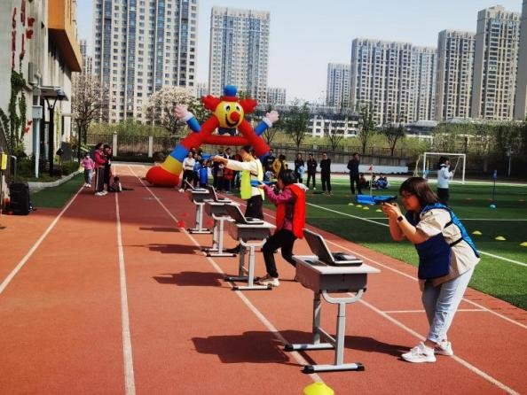 西安高新区：精彩校园激光跑 周末全民健身动起来