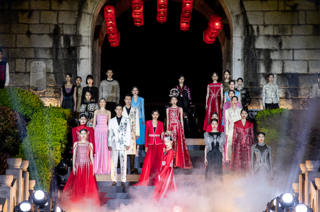 以时尚语言赋能贵绣产业 | “苗韵时尚·绣梦贵州”时尚大秀4月6日启幕凤凰网重庆_凤凰网