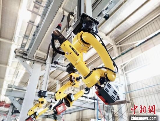 江西众加利高科技有限公司发那科全自动机器人焊接生产线。　受访者供图