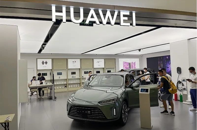 一位问界销售 决定离开华为门店_凤凰网