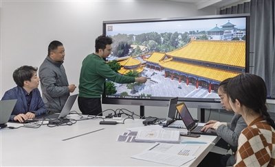2月24日,北京市测绘设计研究院技术人员将采集的数据进行实景“三维建设”。