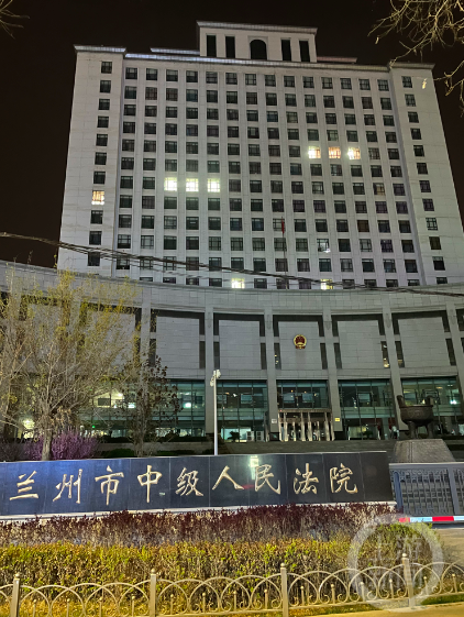 ▲因王爱武患有精神分裂症，目前处于发病期无受审能力。今年3月27日，法院裁定王爱武中止审理。图片来源/受访者供图