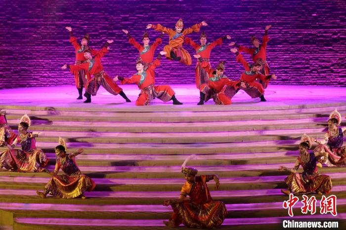 图为演出现场。　张远 摄