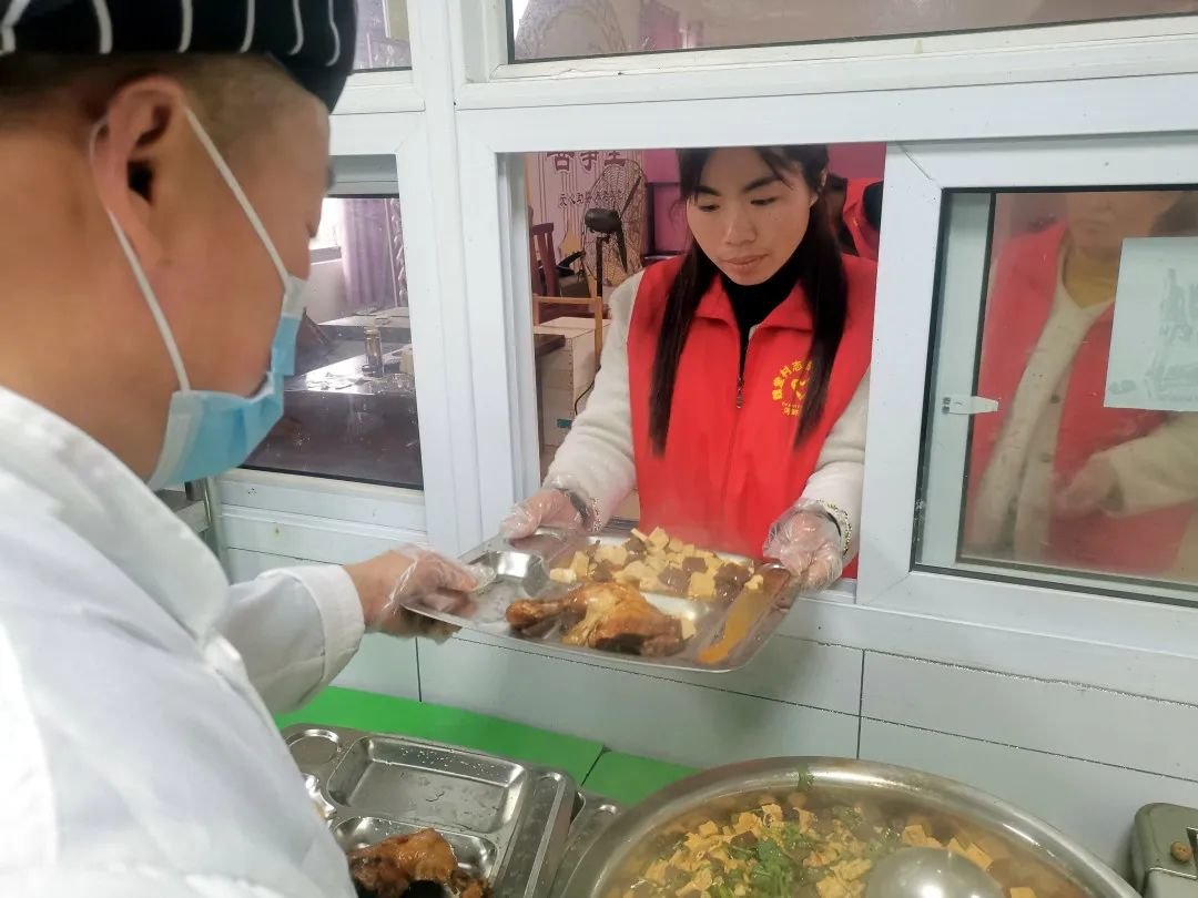 开饭咯!丰县在村里开了一家老年食堂