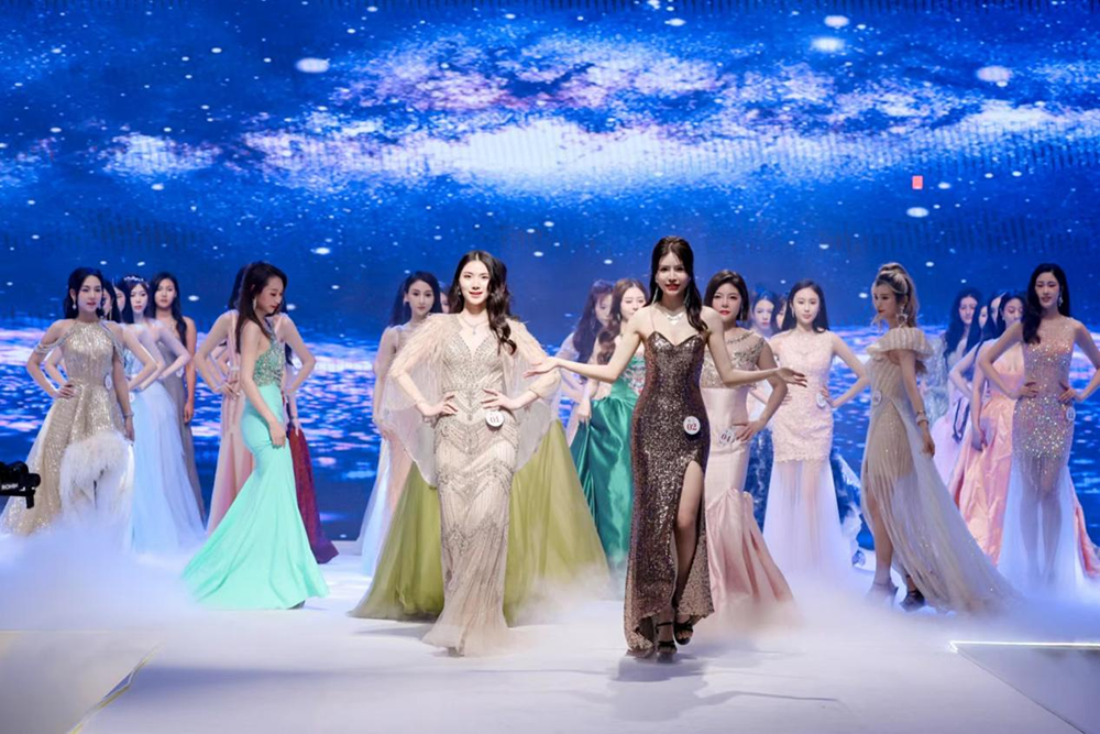 第27届环球旅游小姐安徽姑娘方艺涵获全国总冠军
