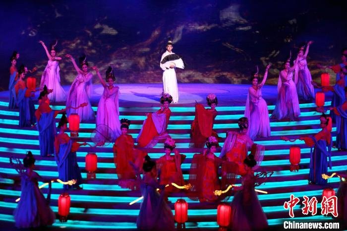 图为演出现场。　张远 摄