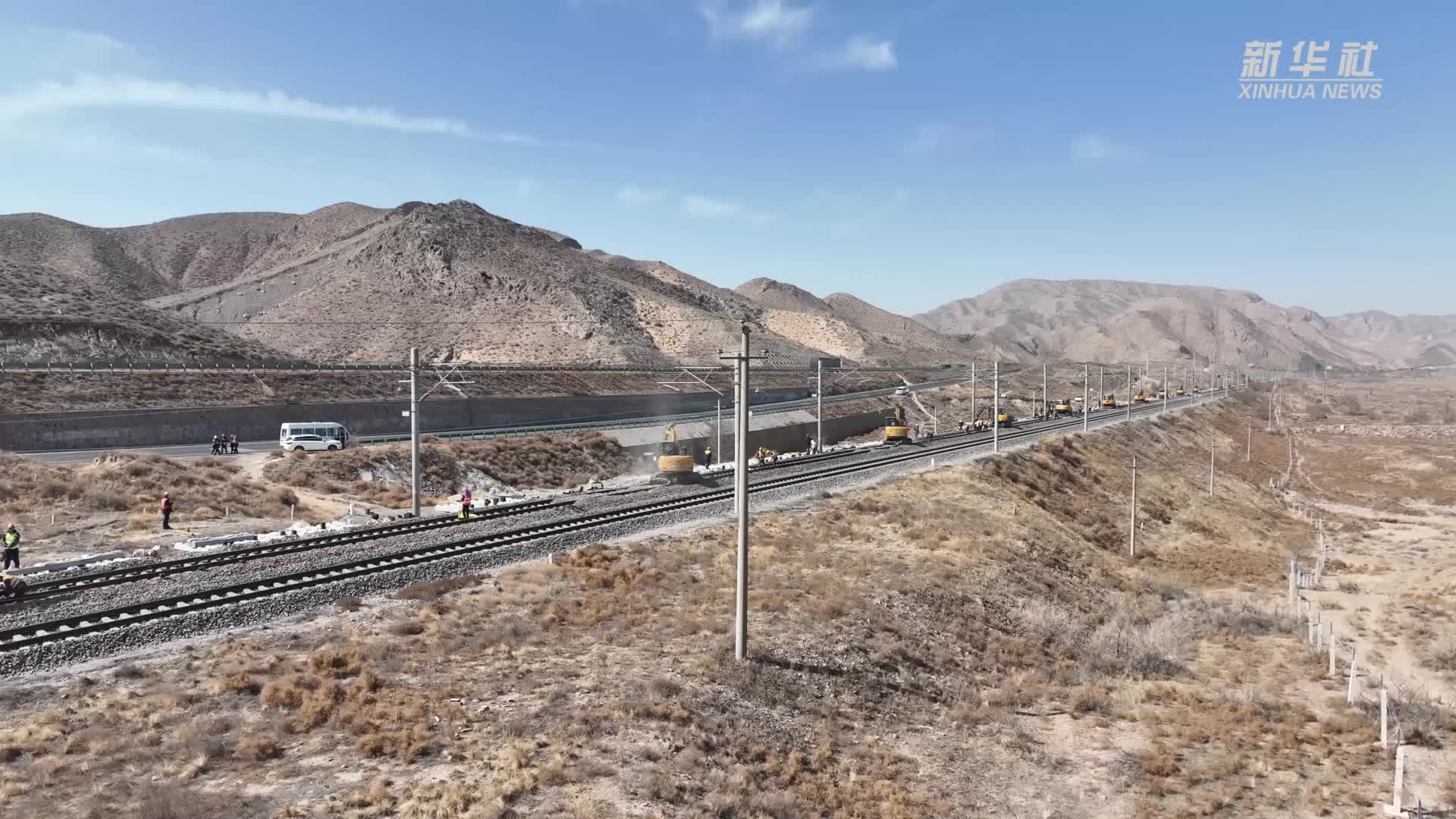 包兰铁路宁夏段换枕施工忙_凤凰网视频_凤凰网
