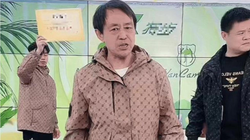 马保国愚人节直播带货引热议 人民日报曾称:闹剧背后是商业利益_凤凰网