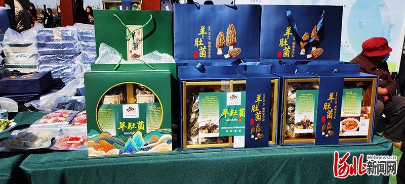 图为活动现场灵寿特色美食展示。