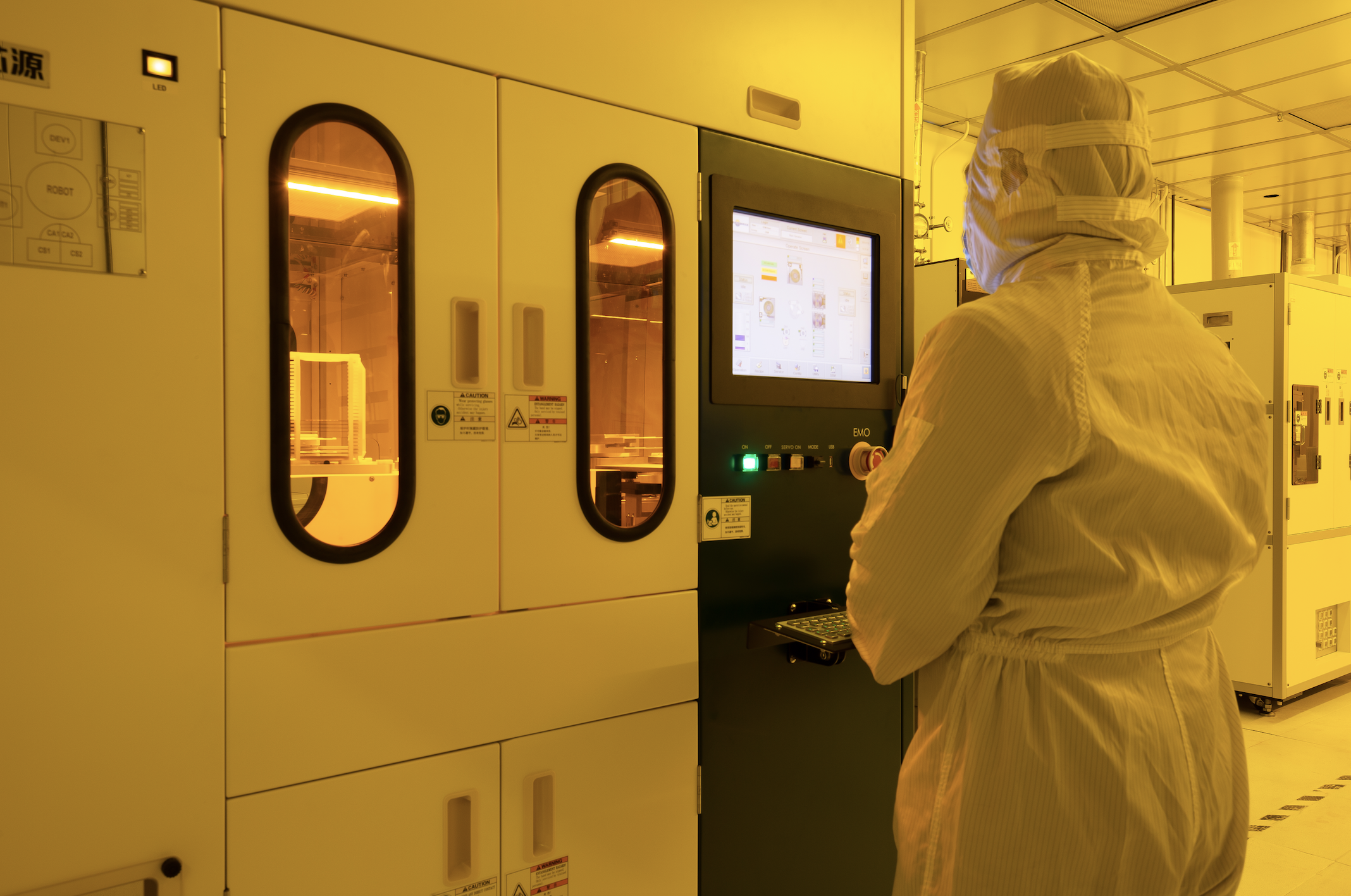 涂胶显影设备。