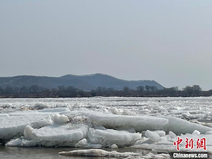 中俄界江乌苏里江饶河段“文开江”比去年早一周
