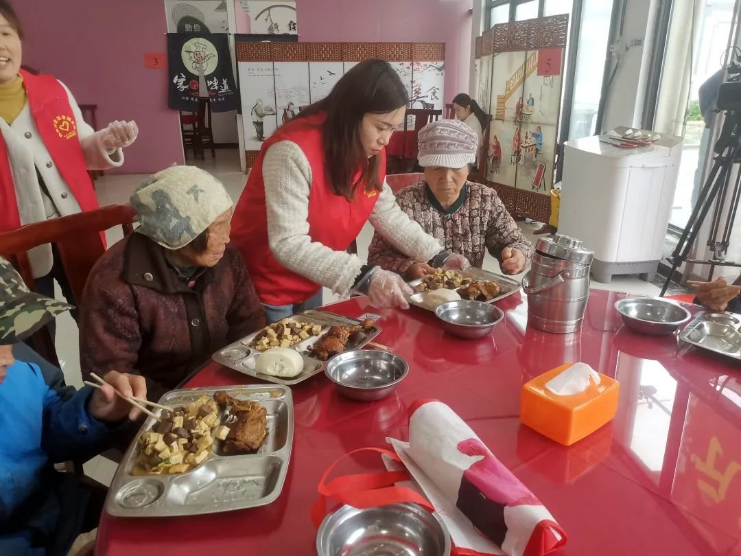开饭咯!丰县在村里开了一家老年食堂