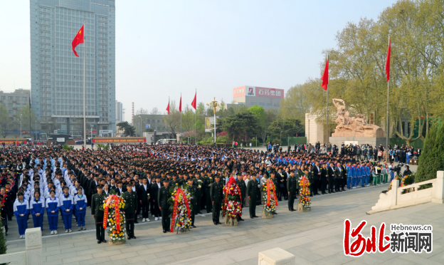 华北军区烈士陵园举办省会各界公祭革命烈士大会。