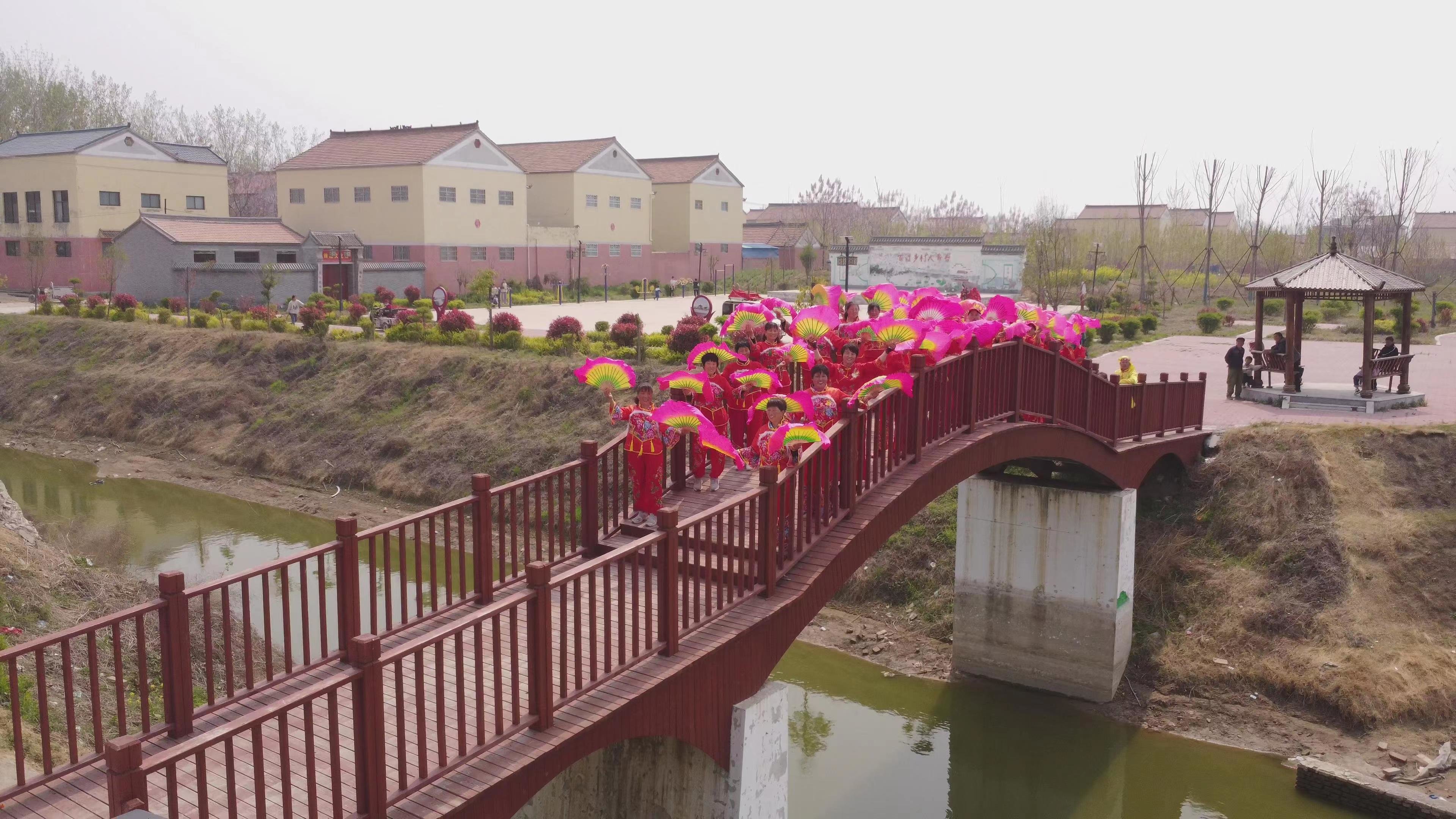 柘城县:农村文艺队“舞”出幸福新生活