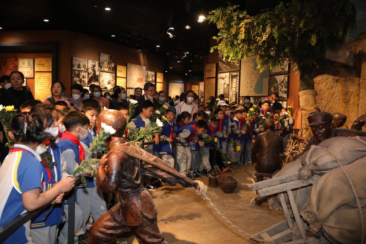 传承红色基因,缅怀先烈精神——胜利学子重温革命历程