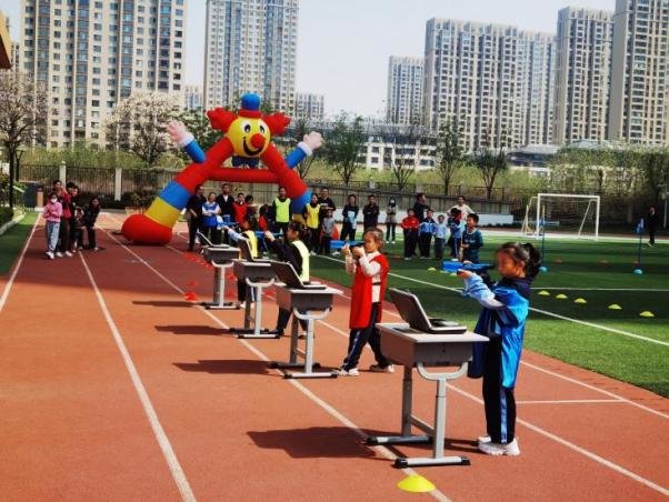 西安高新区：精彩校园激光跑 周末全民健身动起来