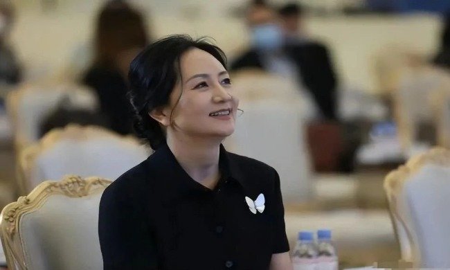 51岁孟晚舟上位“董事长”,颜值衣品气场全开_凤凰网