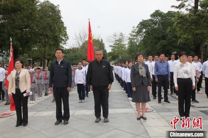图为缅怀仪式现场。　叶挺纪念馆供图
