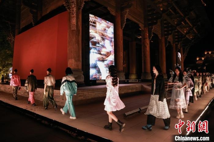2023中国·濮院时装周开幕式数字大秀 濮院镇供图
