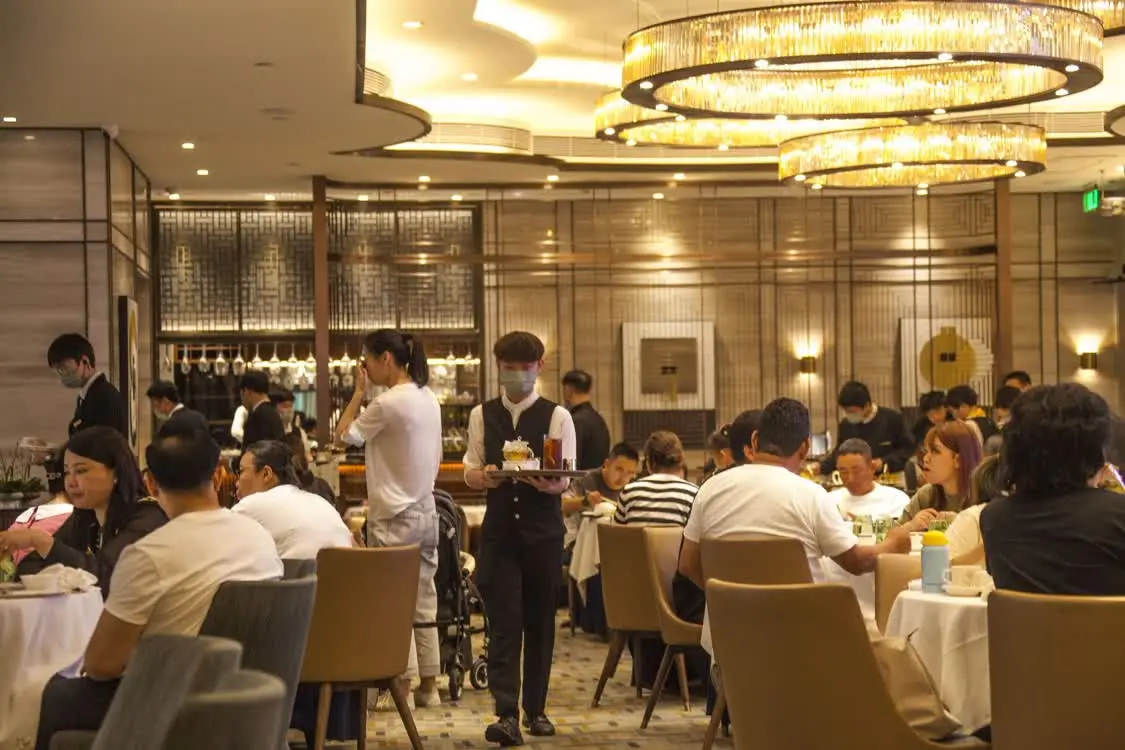 凤凰早报|乌总理出访求援被批;上海空气污染指数爆表