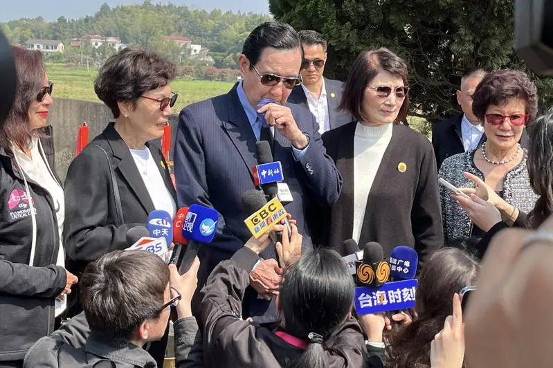 凤凰早报|全国多地遭遇沙尘天气;美德等国宣布新冠结束