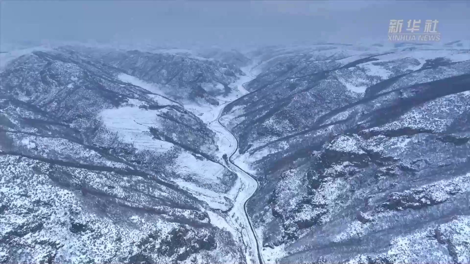 呼和浩特：春雪染青山