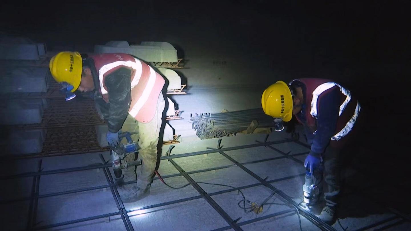 4年只为4分钟 新乌鞘岭隧道建设“项”前冲