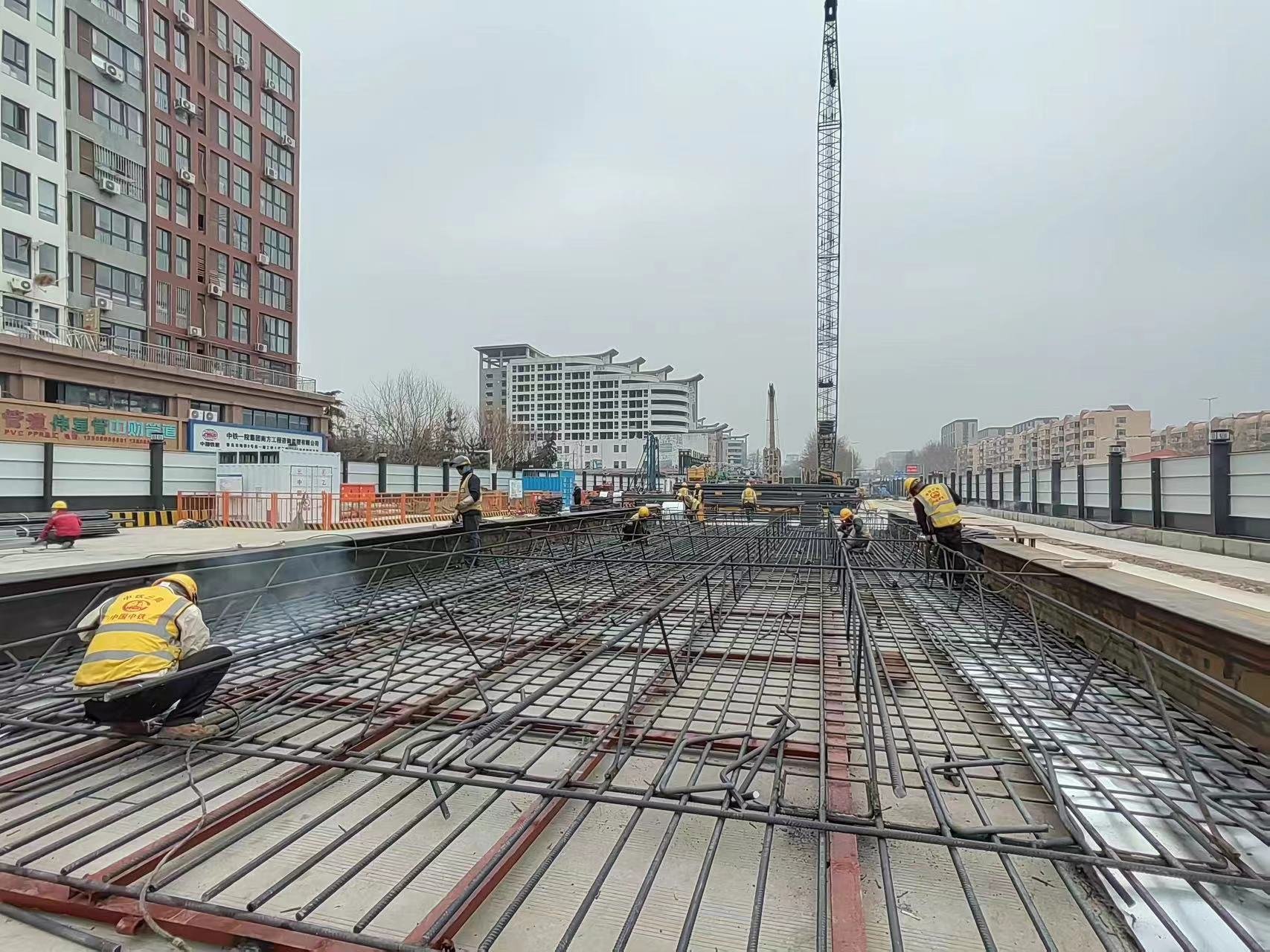 哈尔滨地铁建造人勤春来早