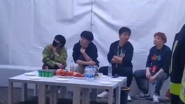 范丞丞现身小鬼音乐节现场：有一个我非常非常好的兄弟来看我的现场